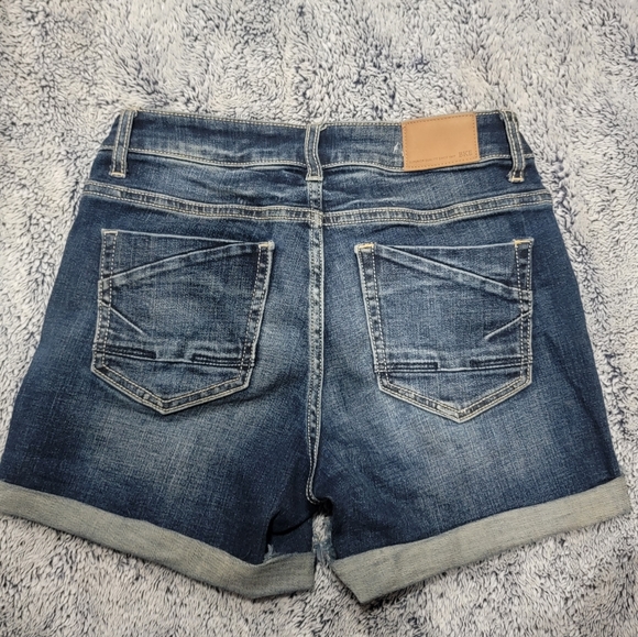Buckle jean shorts size 24 - Picture 3 of 4
